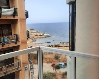 Gold Lion Residensea Guest House - San Julián - Balcón