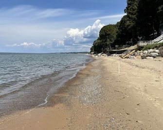 Spectacular Lake Michigan Views/Beach Access from Douglas Lakeshore Beach House - Douglas - Beach
