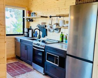 New Cabin Overlooking Lake Superior! - Silver Bay - Kitchen