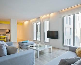 Lugaris Beach Apartments - Barcelona - Living room
