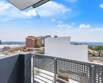 Easy Stay - The Median Rosebank - Johannesbourg - Balcon
