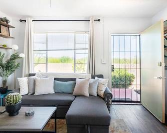 Spring Escape 1br By Ua Dt Just 2 Min To Banner - Tucson - Sala de estar