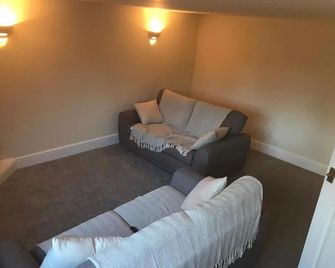 9 Bromleys Court - Church Stretton - Huiskamer