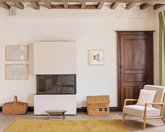 Alfred Hotels Beaune La Madeleine - Beaune - Living room