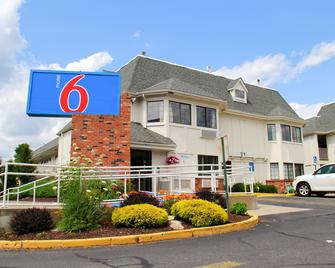 Motel 6 Hartford - Enfield - Enfield - Building