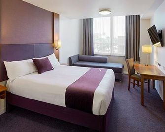 Premier Inn Swansea Waterfront - Swansea - Habitación