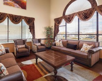 Howard Johnson by Wyndham Williams - Williams - Lobby