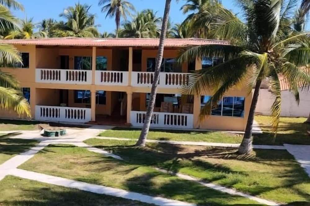 Hotel y Restaurante Punta Corona - Acajutla - Building