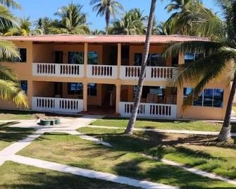 Hotel y Restaurante Punta Corona - Acajutla - Building