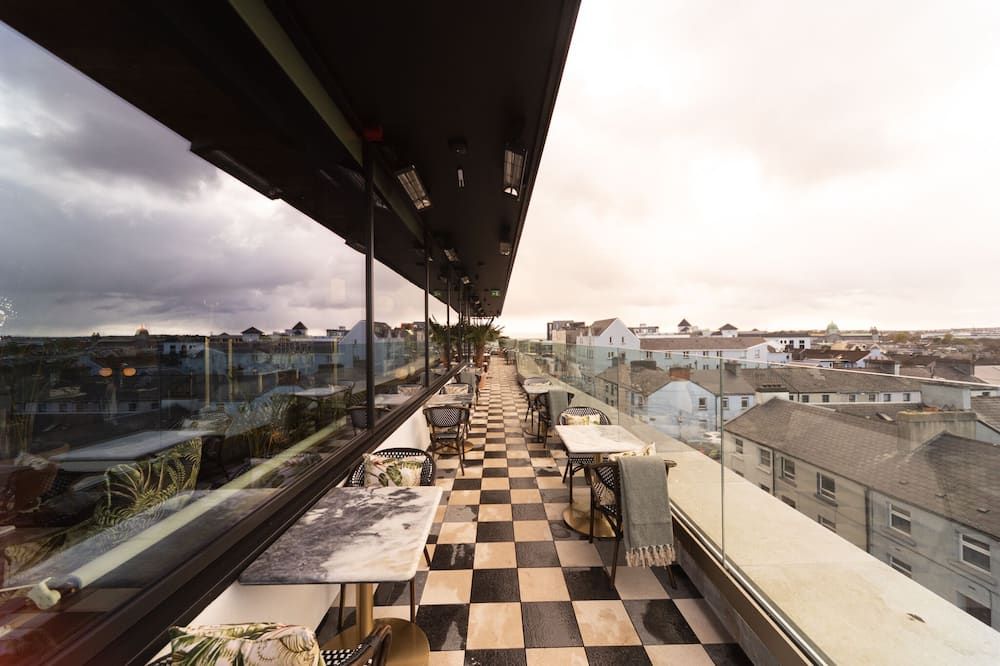 The Dean Galway - גולווי - מרפסת