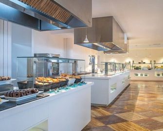 Hotel Menorca Binibeca - Adults Recommended - by Pierre & Vacances Premium - Sant Lluis - Buffet