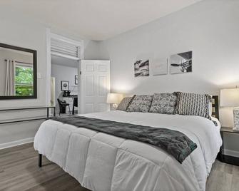 Live. Work. Play. Downtown Green Bay! - Green Bay - Bedroom