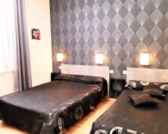 Hotel du Parc - Hyères - Bedroom