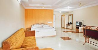 Hotel Ashirwad - Surat - Bedroom