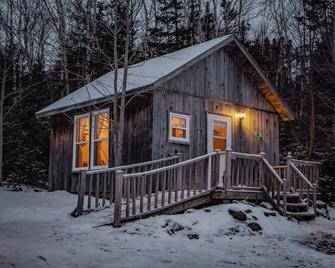 Trailside Accommodations And Outdoor Adv - North Shore - Edificio