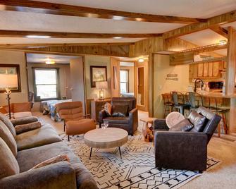 Lakefront Cabin at Lake Hartwell - Hartwell - Salónek
