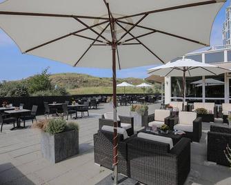 Oceanfront Retreat by Fletcher Zeeduin – Nature, Sea, and Luxury Combined - Wijk aan Zee - Patio