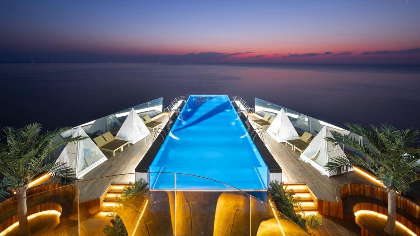 Sun Cruise Resort and Yacht