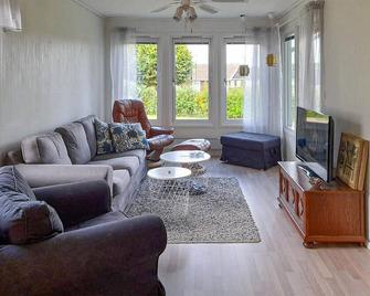 Nice Home In Ljungby With Wifi - Ljungby - Huiskamer