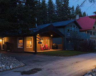 #126 Two Bedroom Chalet - Hinton - Building