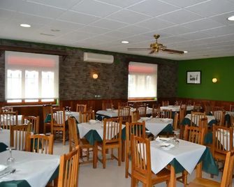 Hotel Restaurante Las Camelias - Navia - Restaurant