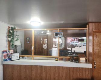 First Inn by OYO Quinter Hwy 70 - Quinter - Recepción