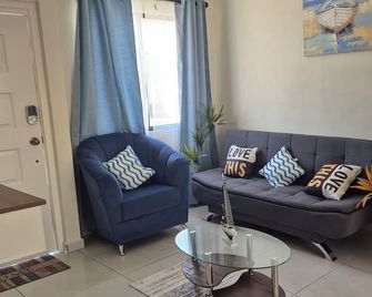 Traveling or arriving 7 minutes from El Salvador airport modern house - San Luis Talpa - Sala de estar