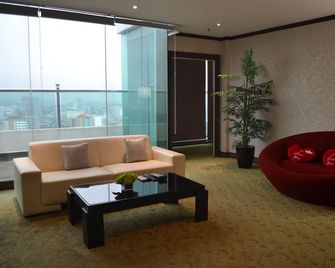 Kinta Riverfront Hotel & Suites - Ipoh - Vardagsrum