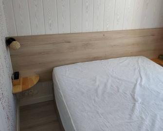 Logement refait à neuf - Résidence - Chez Christian - La Bourboule - Chambre