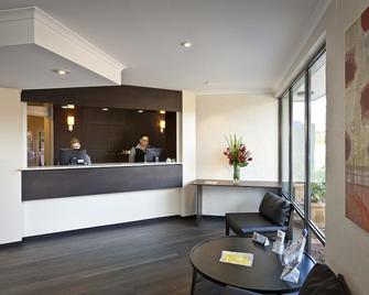 ibis Styles Canberra Tall Trees - Dickson - Front desk