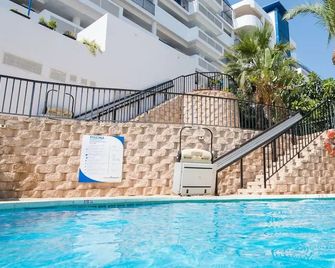 Residential Los Patos - בנאלמדנה - בריכה