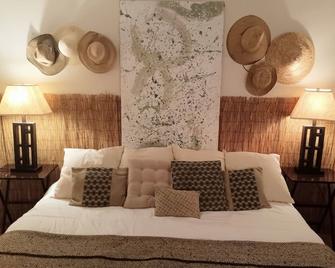 Pet Friendly San Anselmo Property in the hills w/hiking, biking and relaxation - San Anselmo - Bedroom