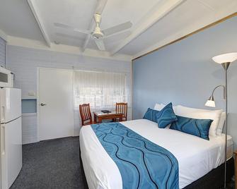Moore Park Beach Motel - Bargara - Schlafzimmer