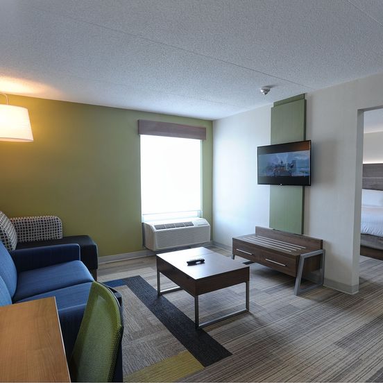 Holiday Inn Express & Suites Toronto Airport West By IHG image 1