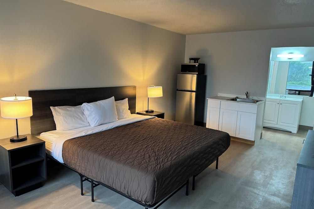 Bedroom view of Stayable Jax West