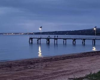 Beautiful private home overlooking the stunning Boston Bay and Port Lincoln. - Charlton Gully - Playa