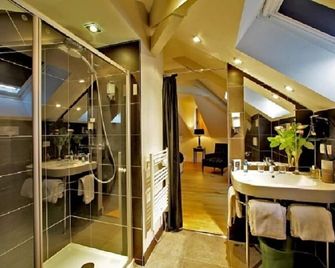 Hotel Le Renoir - סרלה לה-קאנדה - חדר רחצה