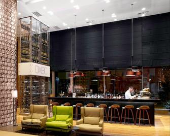 DoubleTree by Hilton Zagreb - Zagreb - Bar