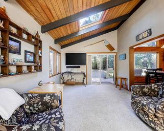 The Chalet - Florence - Living room