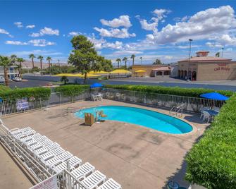 Park Inn by Radisson Las Vegas Boulder Hwy - Las Vegas - Pool