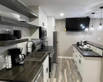 Apt 1- High Plains Lodge at Nomad Landing - Clayton - Кухня