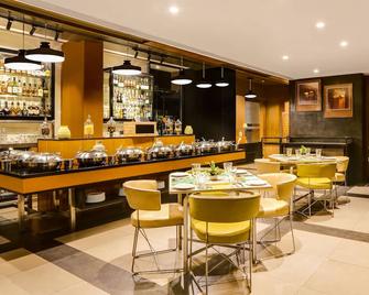 Lemon Tree Hotel Viman Nagar Pune - Pune - Bar