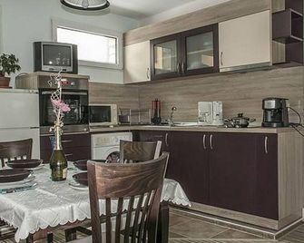 Guest House 'Momchil' - Sofia - Keuken