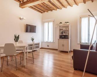 [Piazza Martiri]-In pieno centro sotto al Castello - Carpi - Ristorante