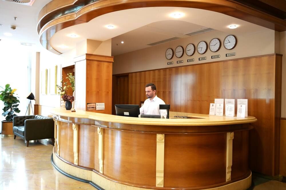 Hotel Karpos - סקופיה - דלפק קבלה