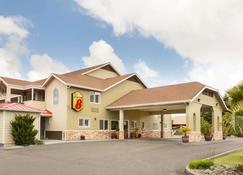 Super 8 by Wyndham Fortuna - Fortuna - Gebouw