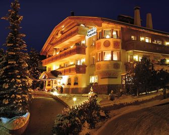 Hotel Garni Concordia - Dolomites Home - Wolkenstein in Gröden - Gebäude