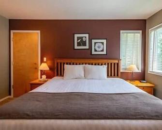 Lovely 2 Bdr Suite | Sauna | Ski Hill Access\n - Fernie - Bedroom