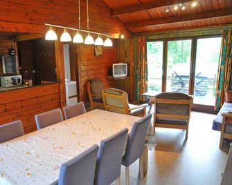 Bungalow in Belgium Near Green Hills - Rendeux - Essbereich