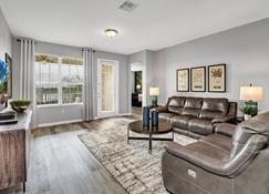 4816 Cayview Ave #306 - Williamsburg - Living room
